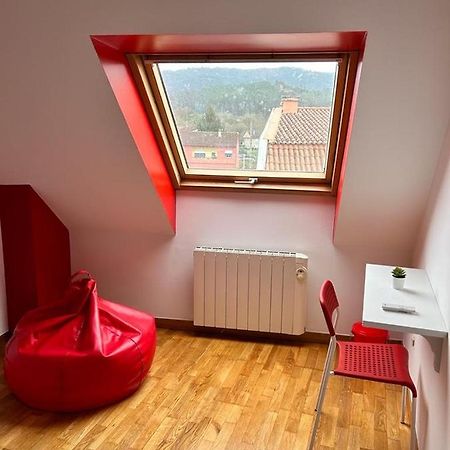 Acogedor apartamento ático en el centro de O Porriño Exterior foto